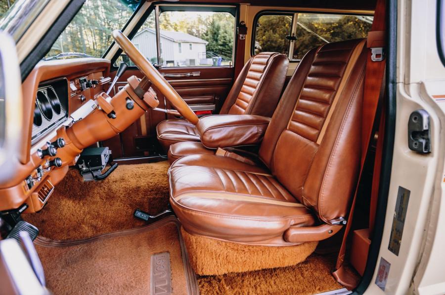 Интерьер Jeep Cherokee Laredo (SJ) 1983 года  (фото 43 из 78)
